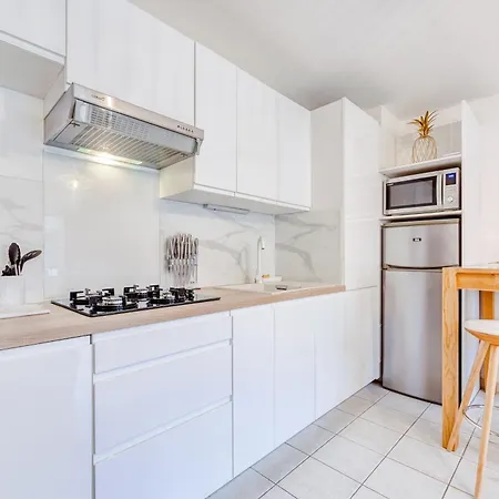 T2 Emplacement Avec Parking Lägenhet *